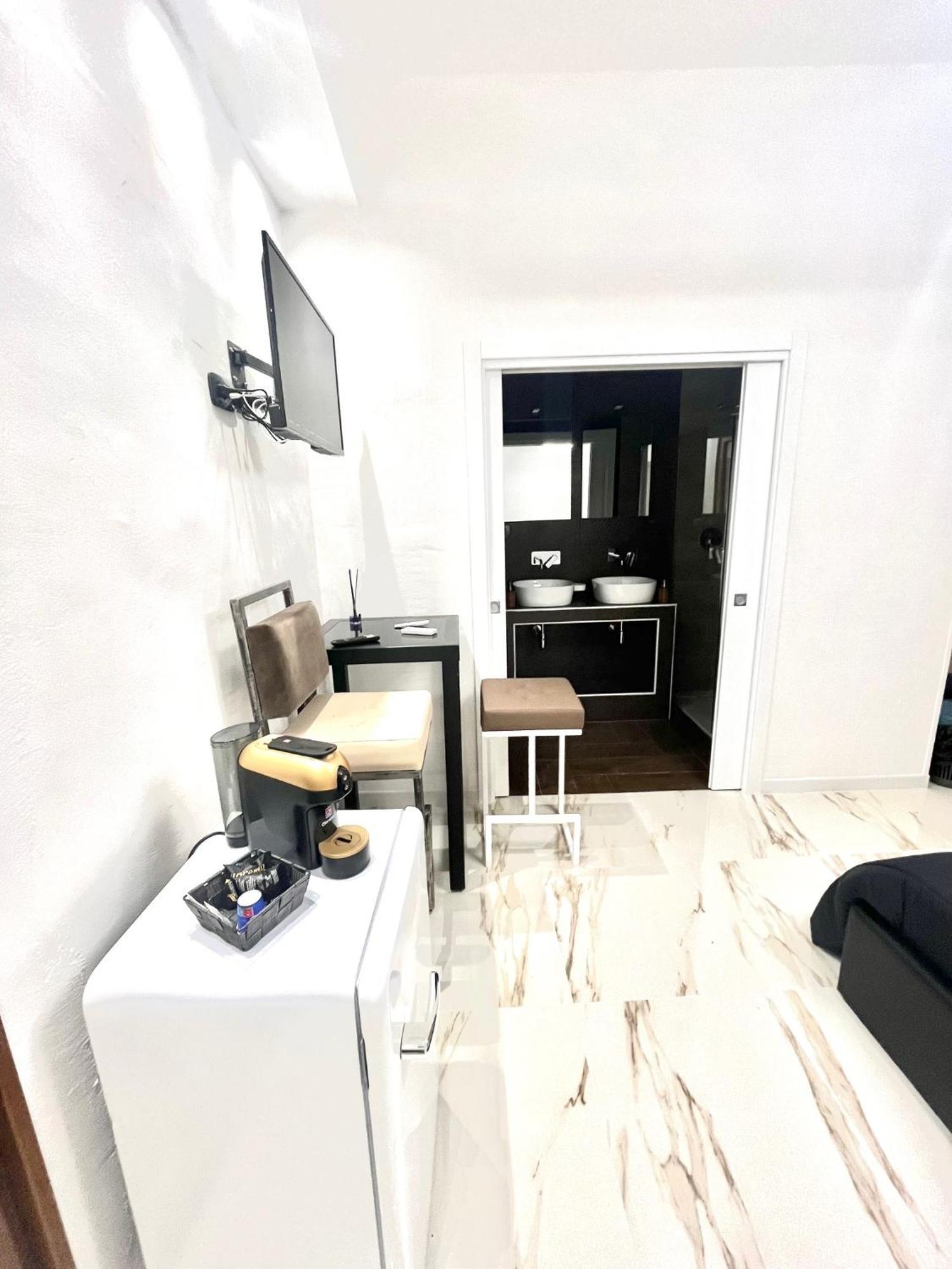 Mada'S Apartment Deluxe Bari Extérieur photo