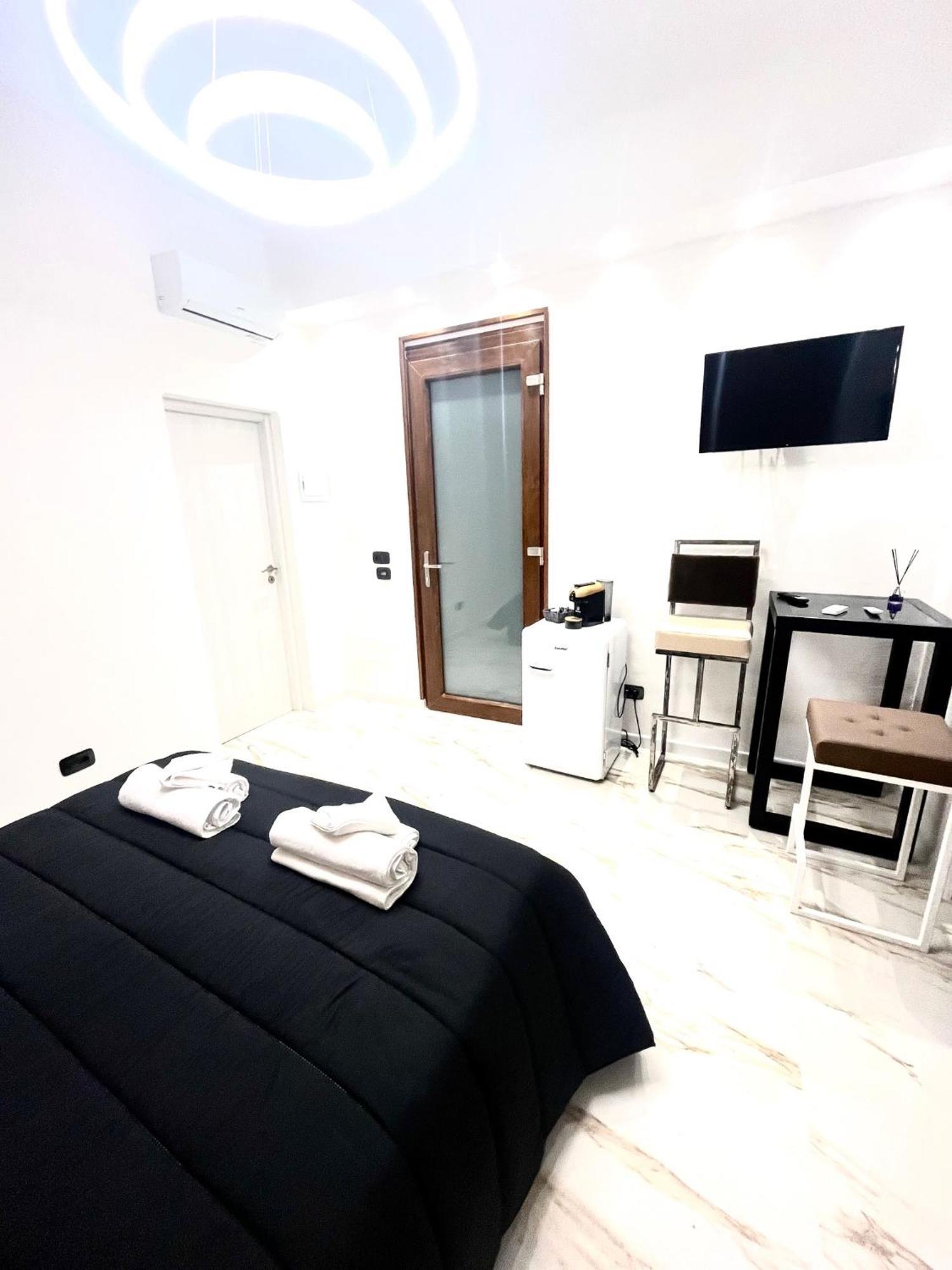 Mada'S Apartment Deluxe Bari Extérieur photo